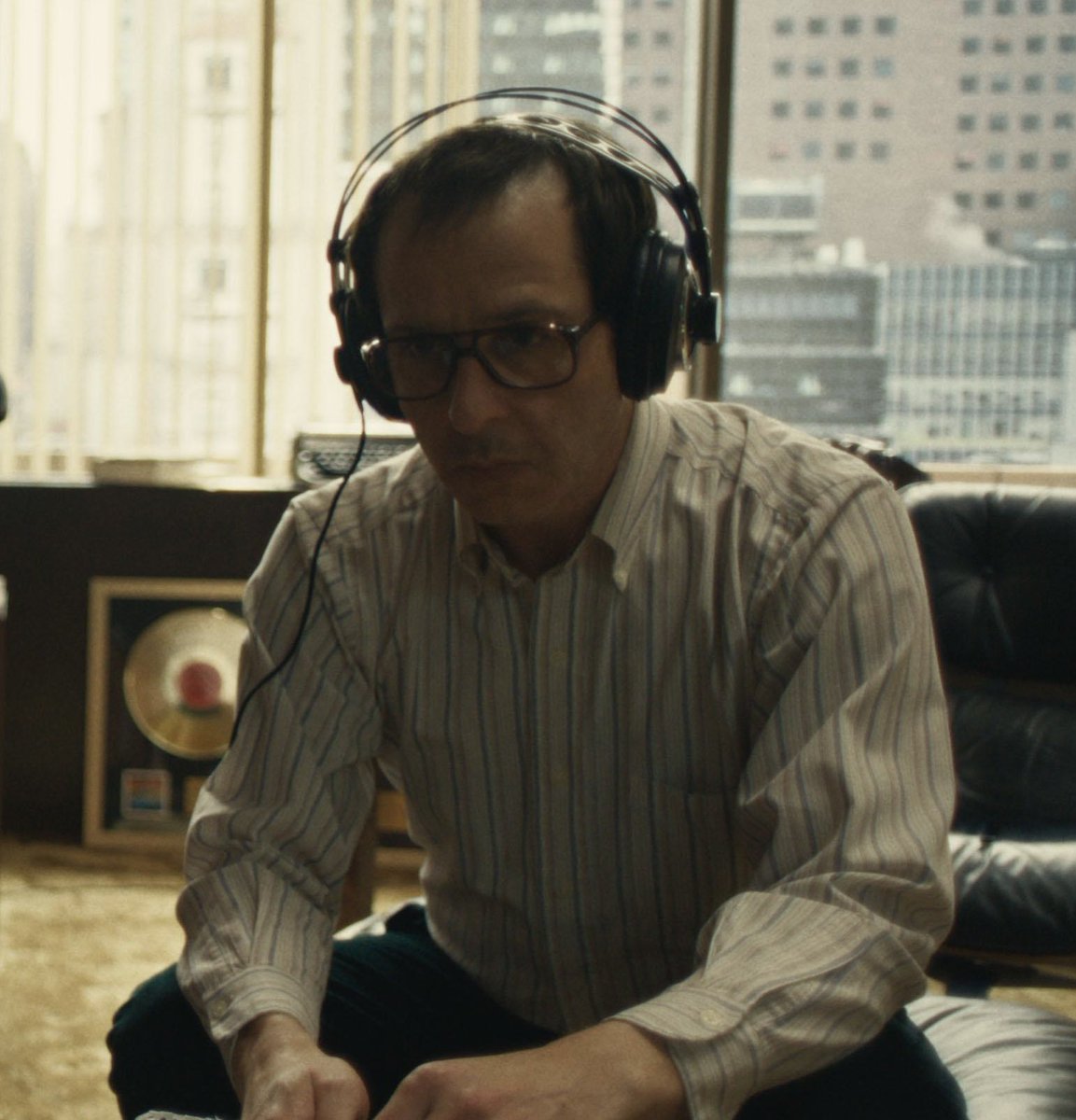 Jeremy Strong look at me, put down the biopics. Jeremy! Oh god he can’t hear me, JEREMY