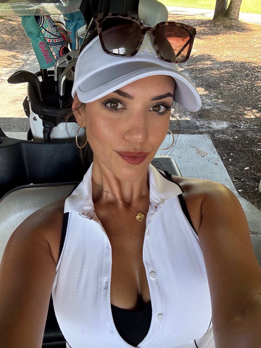 hannahbleiner's tweet image. T-1 day until the Florida Women’s Open! Wish me luck 😊 #golf #progolf