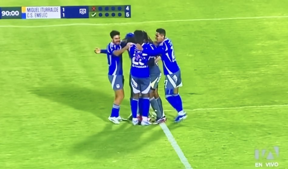 San Pedro 🙏🏼 salvó al CS #Emelec , una tanda de penales casi perfecta y una salvada de experiencia del gran Pedro Ortíz 👊🏾 permitieron al bombillo acceder a los octavos de final de la #CopaEcuador 🇪🇨

#Cueva jugó lesionado más de 25 minutos 😐