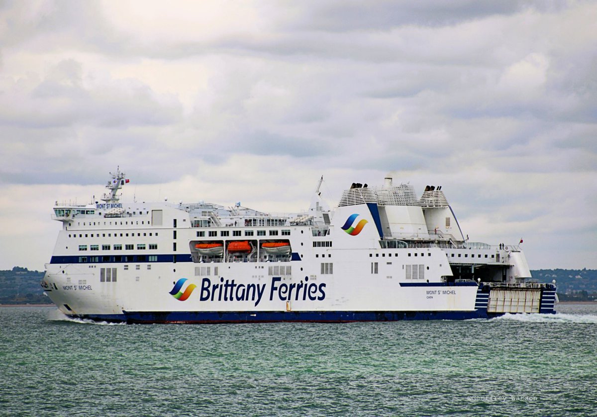 Mont St. Michel arriving Portsmouth 26/7/25.
Built Netherlands 2002 - 35,891GT
IMO 9238337
#brittanyferries #portsmouth #ferry #netherlands #france #passengers #shipping #maritimeindustry #marine #maritime #marinephotographer #harbour