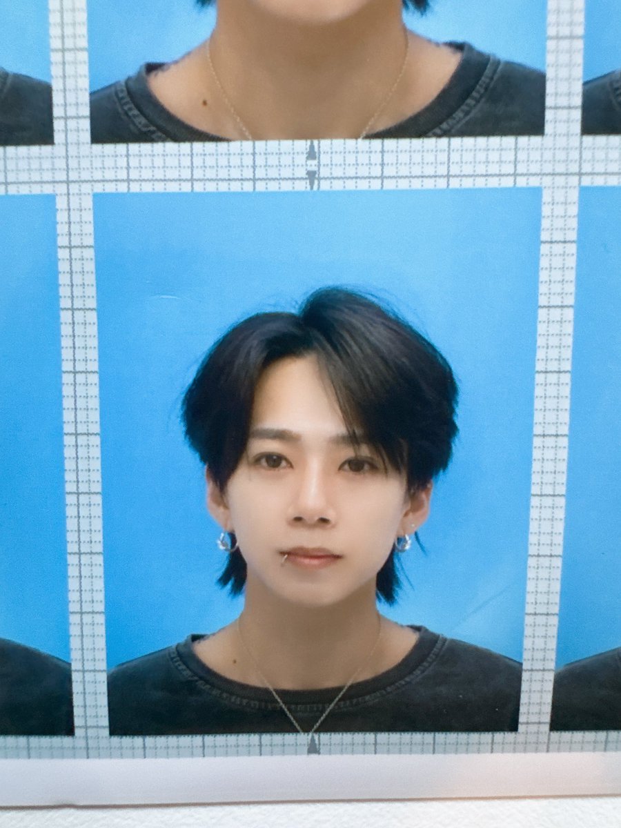 みんな証明写真好きすぎやろ笑 これ使わない証明写真なんでどうぞ笑