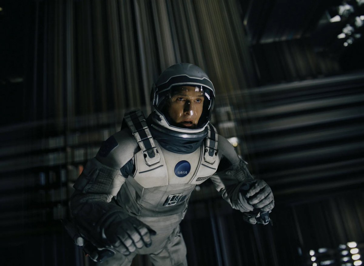 S10cine's tweet image. On entend souvent dire «Vois plus de films et tu verras qu’Interstellar est surcoté». Même si je suis plutôt d’accord avec cette phrase. Je vais vous partager pourquoi ce film me touche particulièrement 🌍🪐

⬇️⬇️⬇️