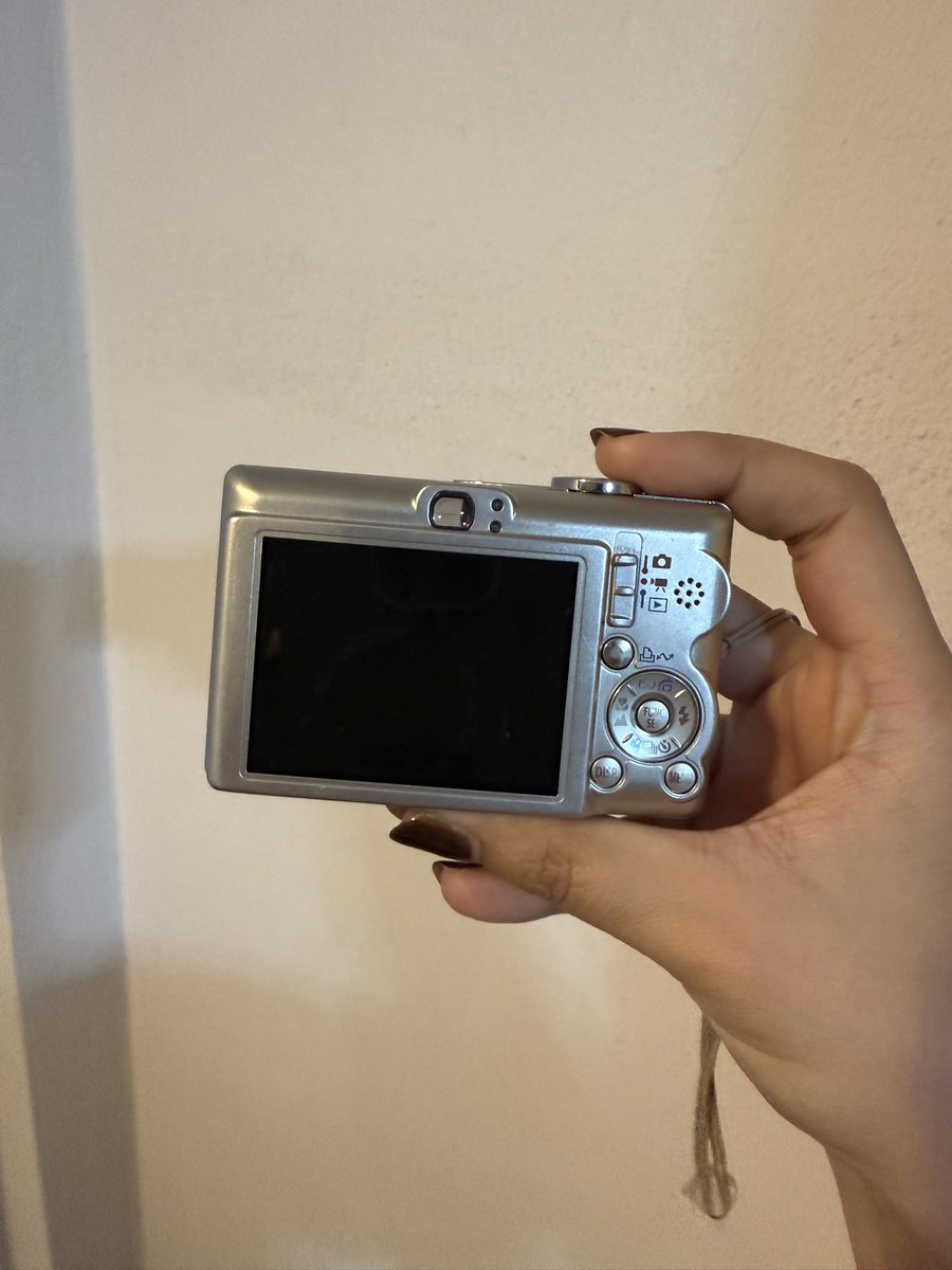 aaumpapt's tweet photo. ขอส่งต่อ Canon IXUS 55 ตัวฮิตมากๆ 
3750 ส่งฟรี ได้แบต การ์ด สายคล้อง
กล้องทำงานเต็มระบบ แฟลชออกปกติ 
บอดี้มีรอยตามการใช้งาน ซูมไม่มีจุด 
สนใจทักมาสอบถามดูเพิ่มเติมได้ค่ะ 
 #ส่งต่อกล้องดิจิตอล #canonixus55 #กล้องดิจิตอลมือสอง #กล้องดิจิตอลเก่า #ส่งต่อกล้อง https://t.co/T0Hr9siDqB