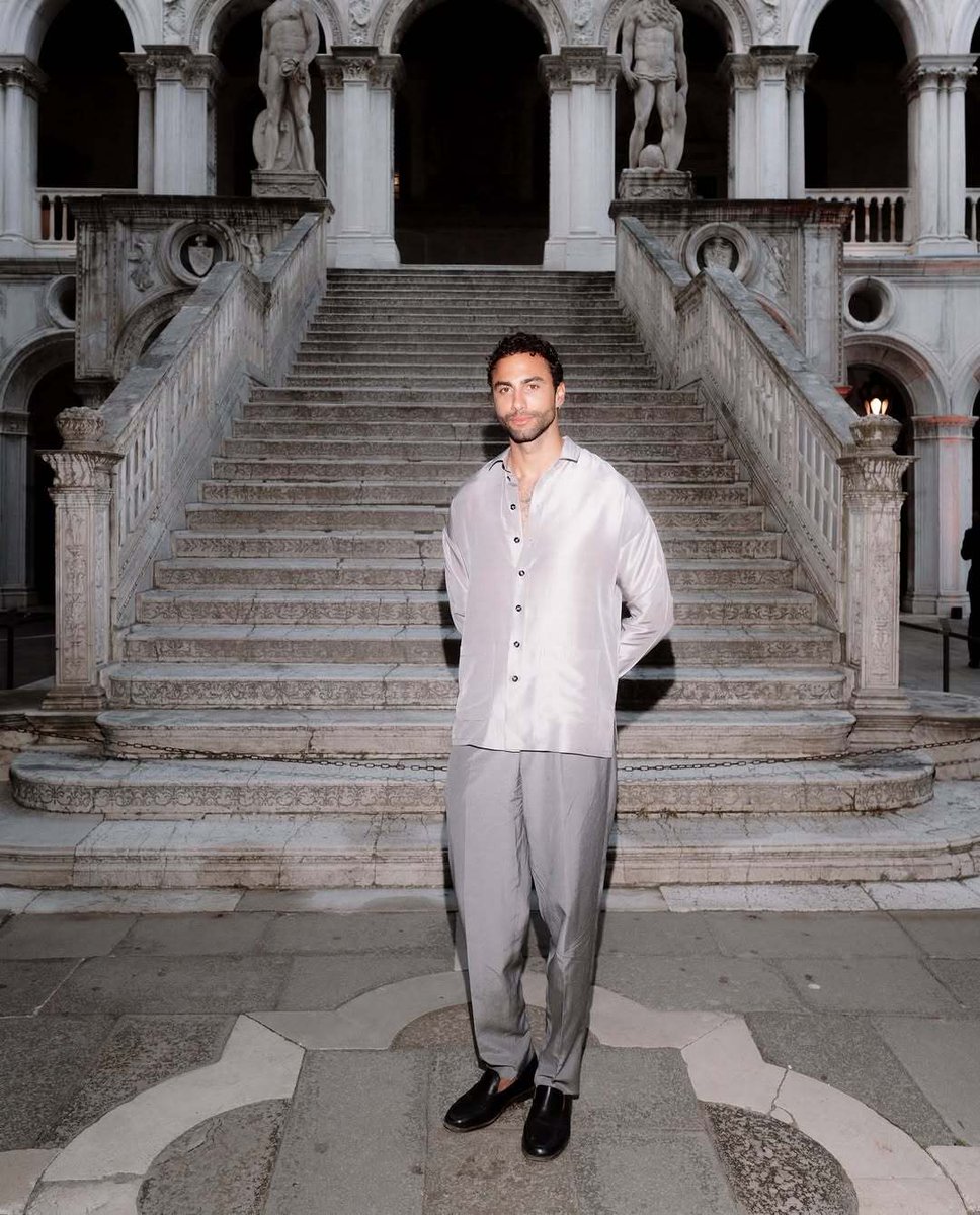 美品✨アルマーニコレツィオーニ シルク 薔薇柄 ジャガード 上品