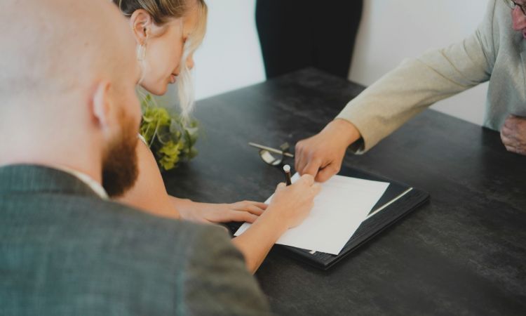 Sıfır saatlik sözleşmeler krizi: Lordlar Kamarası, işçi haklarını güçlendiren yasa tasarısını engellemekle suçlanıyor

olaygazete.co.uk/ekonomi-ticare…