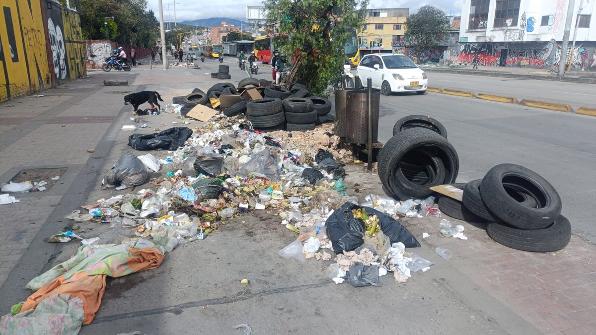 Barrio Calvo Sur ® 🟡🔴 (@calvo_sur) on Twitter photo Señores <a href="/Uaesp/">Uaesp</a> favor recoger estás llantas que atraen a carreteros a botar los escombros ahí. <a href="/Promoambiental_/">Promoambiental Distrito</a> favor recoger lo que les corresponde. Carrera 10ma calle 1c sur costado oriental <a href="/CarlosFGalan/">Carlos F. Galán</a> <a href="/Citytv/">Canal Citytv</a> Señores <a href="/Uaesp/">Uaesp</a> favor recoger estás llantas que atraen a carreteros a botar los escombros ahí. <a href="/Promoambiental_/">Promoambiental Distrito</a> favor recoger lo que les corresponde. Carrera 10ma calle 1c sur costado oriental <a href="/CarlosFGalan/">Carlos F. Galán</a> <a href="/Citytv/">Canal Citytv</a>