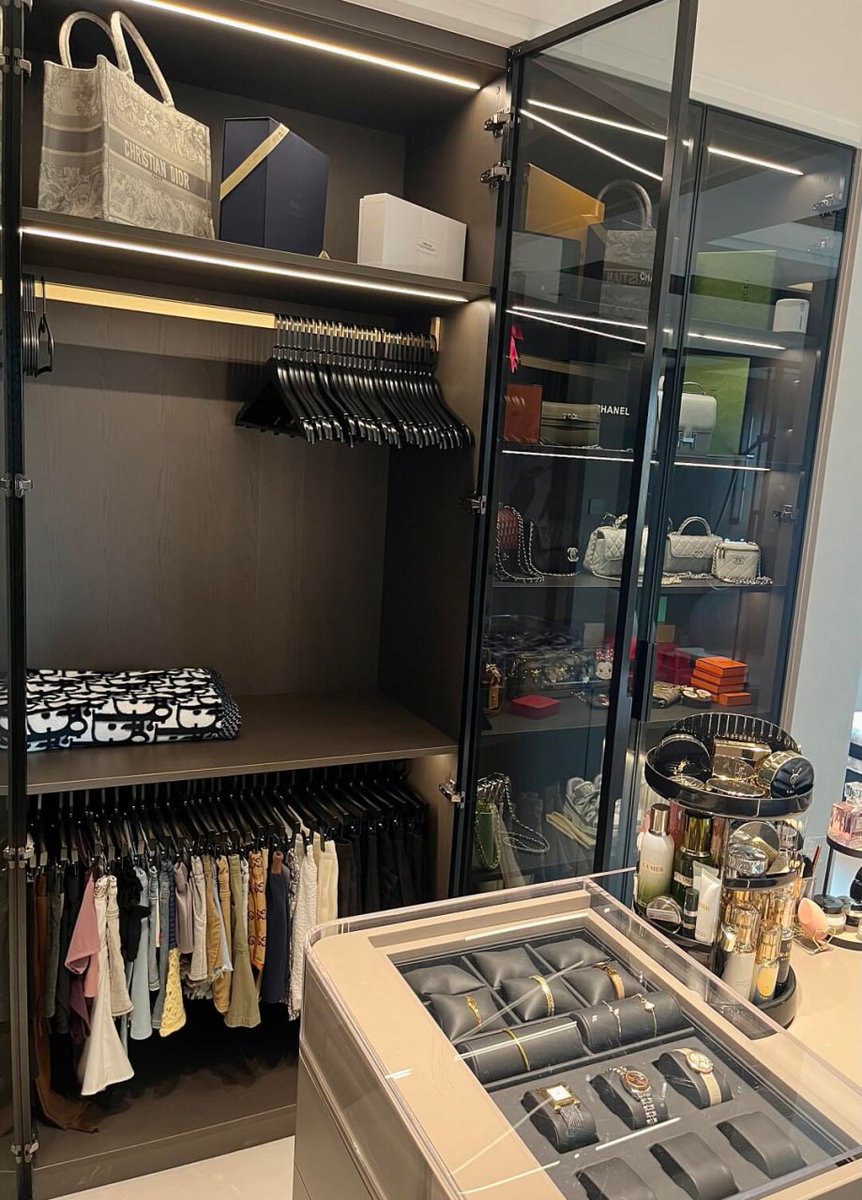 Amani2tw's tweet photo. "Welcome to my dream closet! ✨ A curated collection of fashion, luxury, and organization that sparks joy every single day. 💖 What’s your favorite feature? 👜👠 #ClosetGoals #Fashionista" https://t.co/vnvXsVFX8l