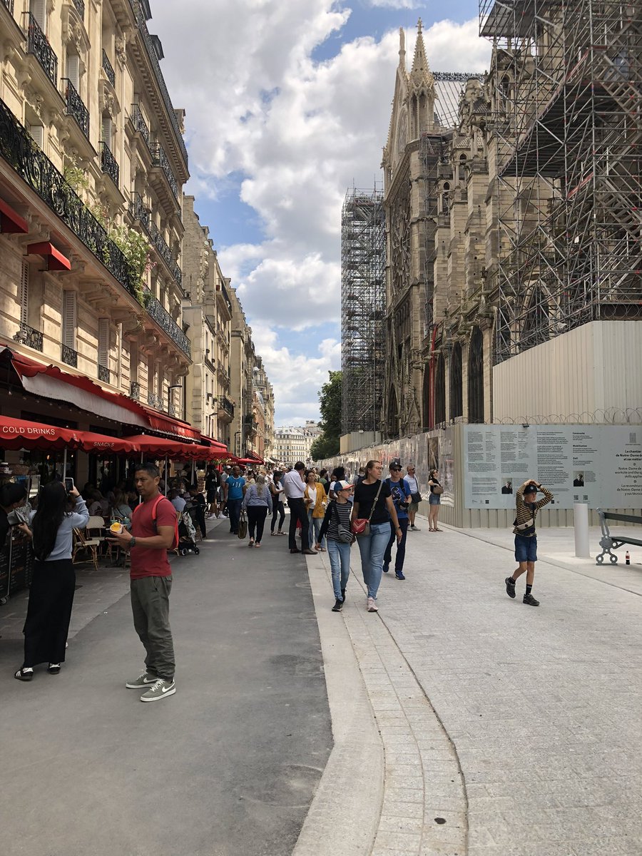 La rue du Cloître Notre-Dame est désormais ouverte ! 

Les travaux sur la chaussée sont terminés.