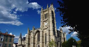 JPHHenneton's tweet photo. #cyclisme 🚴‍♀️  Tour de France 🇫🇷   Étape 6⃣

La cathédrale Saint-Jean d’#Ambert, joyau de l’Auvergne, élève les âmes depuis le XIIIe siècle. Ses vitraux et son silence invite à la méditation. Un sanctuaire où le temps semble s’arrêter. 🙏✨

#TDFF2025 https://t.co/LxiVTeaxLY