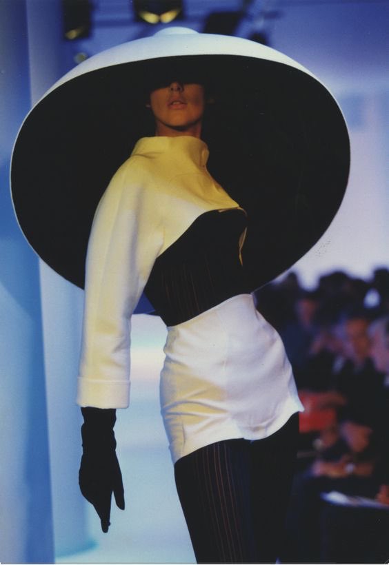 pYSLrada's tweet photo. thierry mugler ss96 https://t.co/dADFC9D7mM