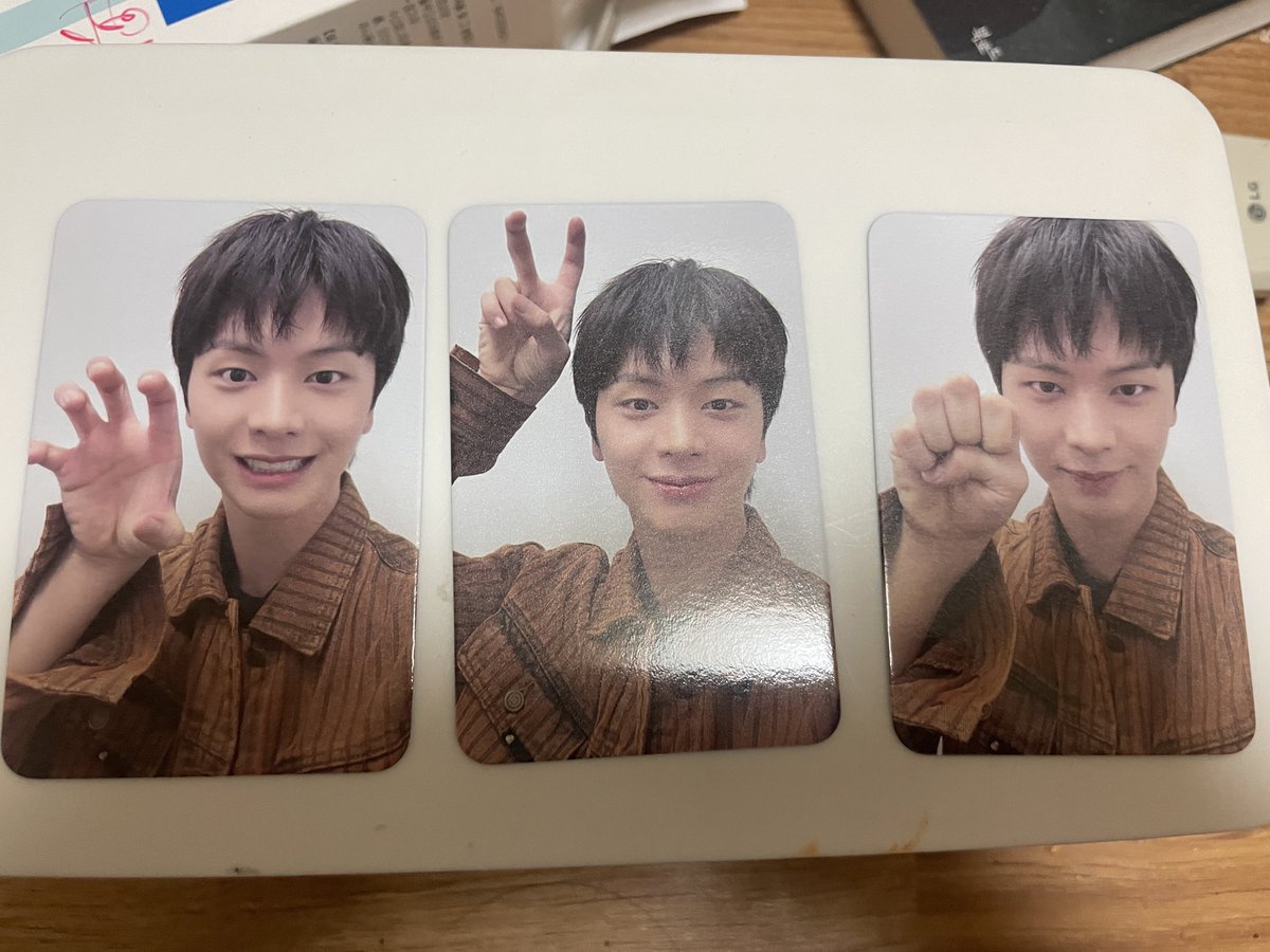 RT EVENT) 
프롬 2차체키(동물ver) 한셋 + 포토북 앨범 (개봉) 세개

총 3분에게 보내드려요 :) 
반택비 가능하신 분들만 신청 부탁드릴게요! 
당발은 다음주 수(8/6)에 하겠습니다 :) 
참여 저조하면... 스르르르 펑 될 수도 있어요 ⭐️