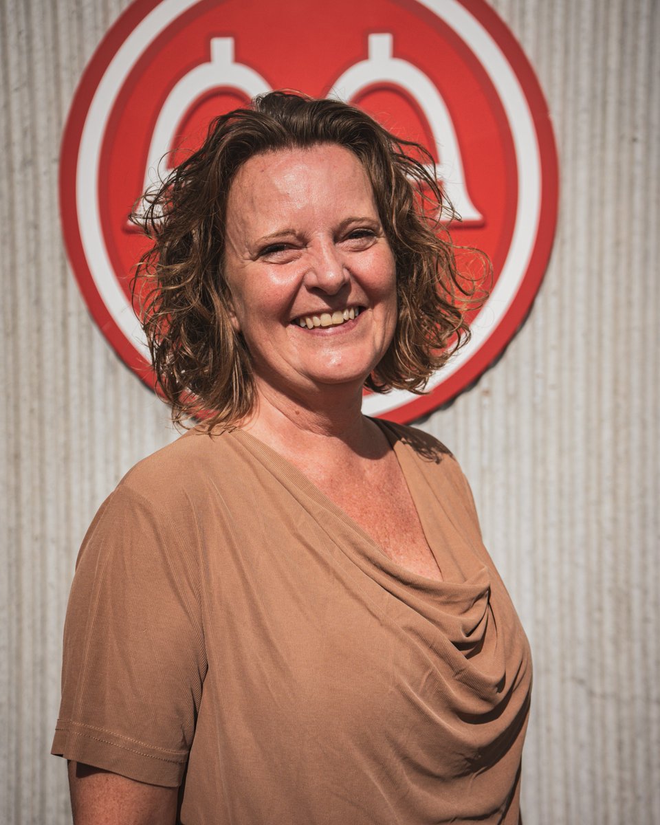 Et kæmpe tillykke i dag til hospitalityansvarlig Birgitte Cassebaum Nielsen og os i AaB; Birgitte kan nemlig i dag fejre 20 års jubilæum som fastansat i AaB A/S.
#SammenOmAaB #AaB #SuperAaB
