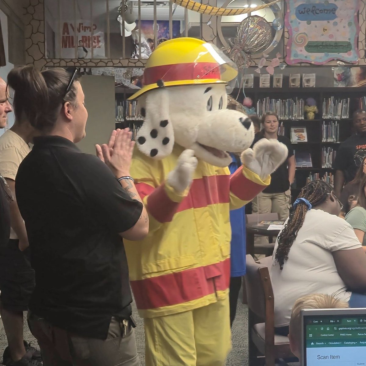 CCFR_GA's tweet image. We had a great time yesterday joining our friends from Camden County Sheriff's Office at the Camden County Public Library! Sparky loved getting to meet all the kids and make new friends!