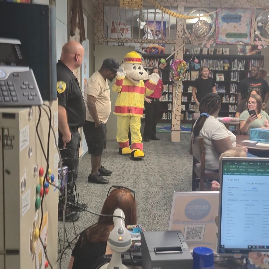 CCFR_GA's tweet image. We had a great time yesterday joining our friends from Camden County Sheriff's Office at the Camden County Public Library! Sparky loved getting to meet all the kids and make new friends!