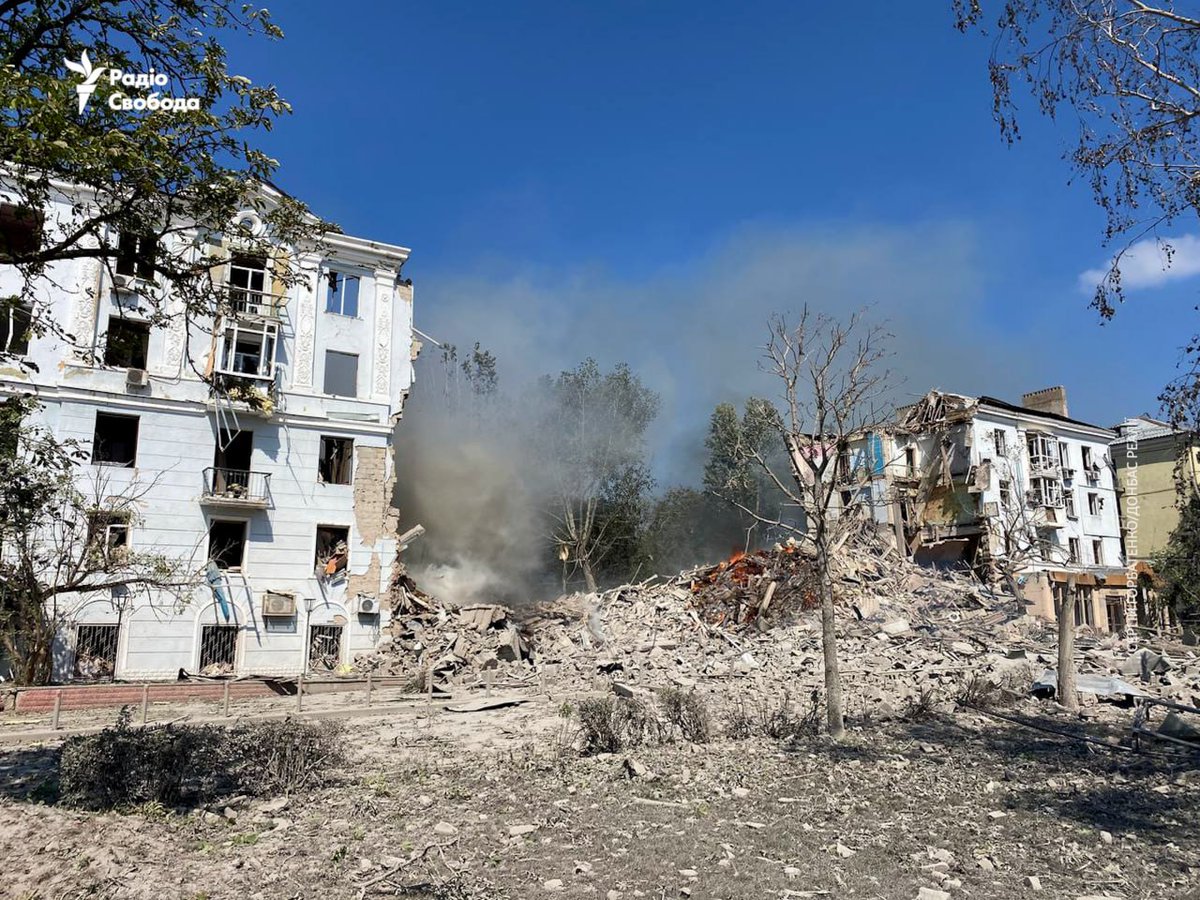 At least 1 person was killed in russian attack on Kramatorsk, and 11 others were injured. People may be trapped under the rubble if a collapsed building.