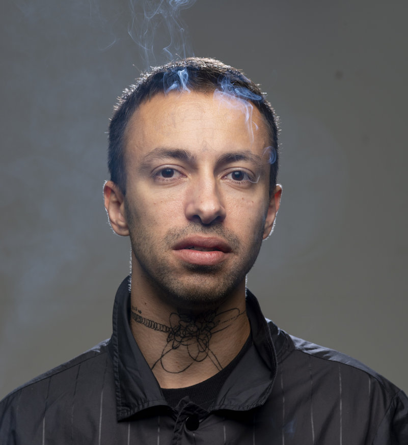 Vitor Brauer viaja até Rondônia em "Tréinquinumpára 06: Porto Velho": tinyurl.com/yc7pbt3m

Projeto busca reunir músicos locais para gravar um álbum de inéditas em cada capital do país durante um intervalo de dez anos.