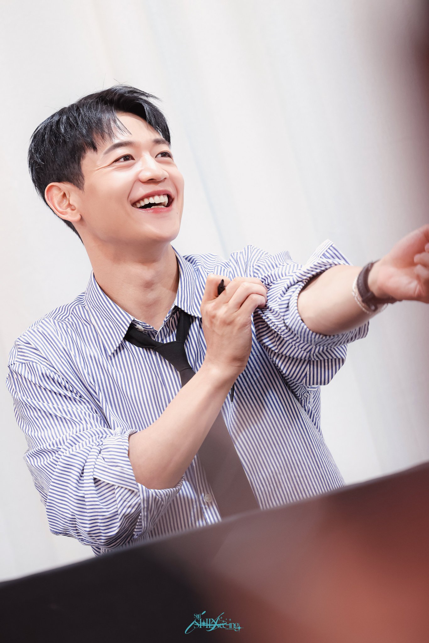 MINHO (SHINEE) 直筆サインポスター Amazon.co.jp: ミンホ直筆サイン入り2Lサイズ写真‥Choi Min-ho