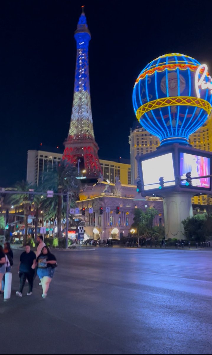 誰か運命の人いないかなぁ〜、、寂しくて黄昏てます😢 I feel lonely and depressed being alone. I wonder if there is someone out there who is my soulmate.🖐️
#Japan
#LasVegas
#USA