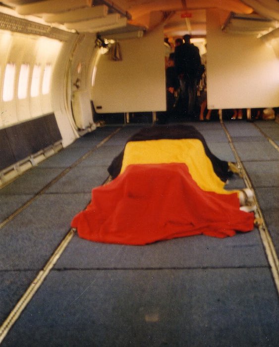 Op 31 juli 1993 overlijdt Z.M. Koning Boudewijn I van België onverwacht aan een hartstilstand in Motril, Spanje. Hij was 62 jaar.
 • Zijn overlijden veroorzaakt een ongeziene golf van nationale rouw. Zijn echtgenote koningin Fabiola keert alleen terug uit Spanje met aan boord de