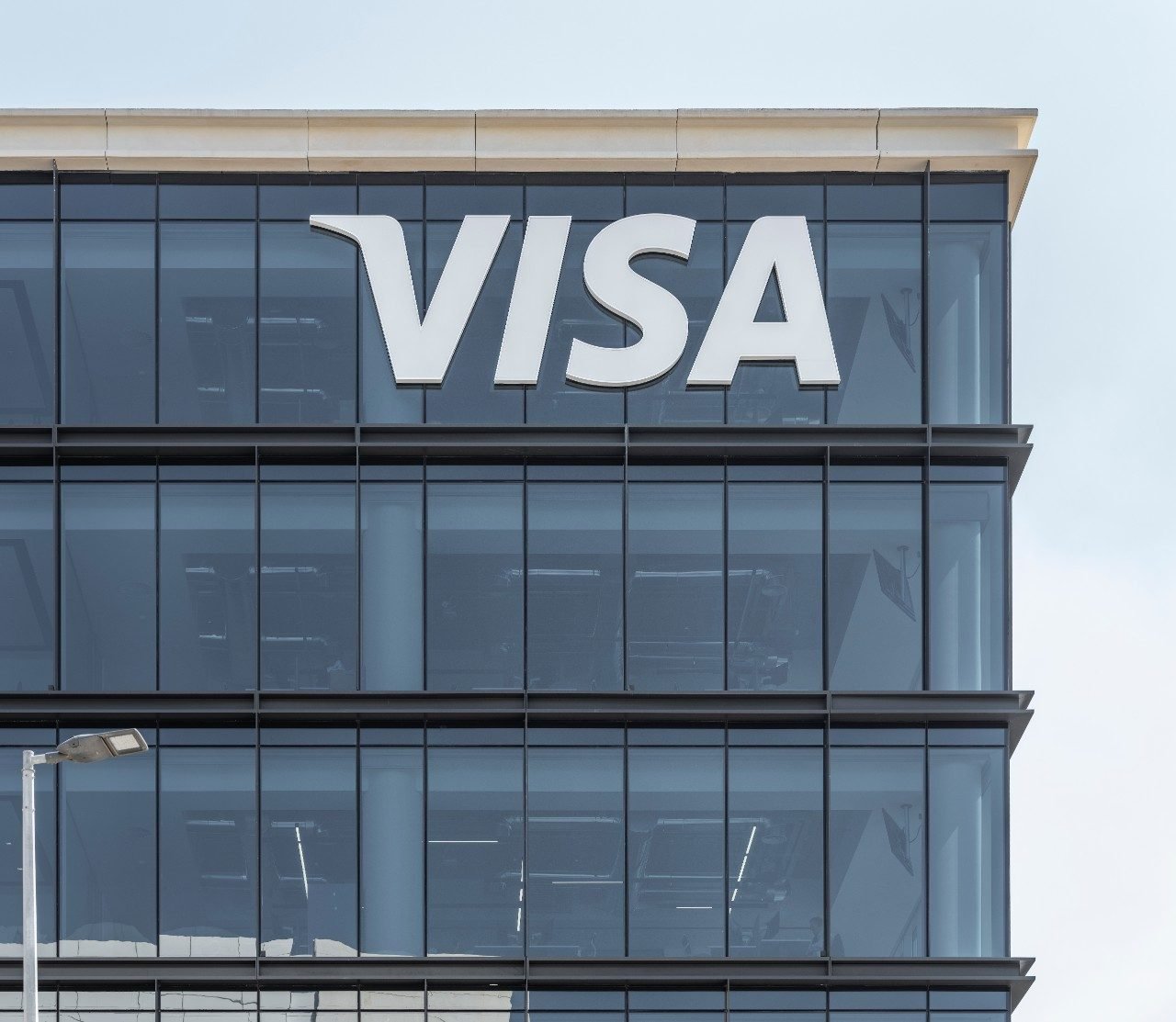 🟨CRYPTO REPORT: Visa espande il supporto per le stablecoin con nuove blockchain e valute denominate in dollari ed euro