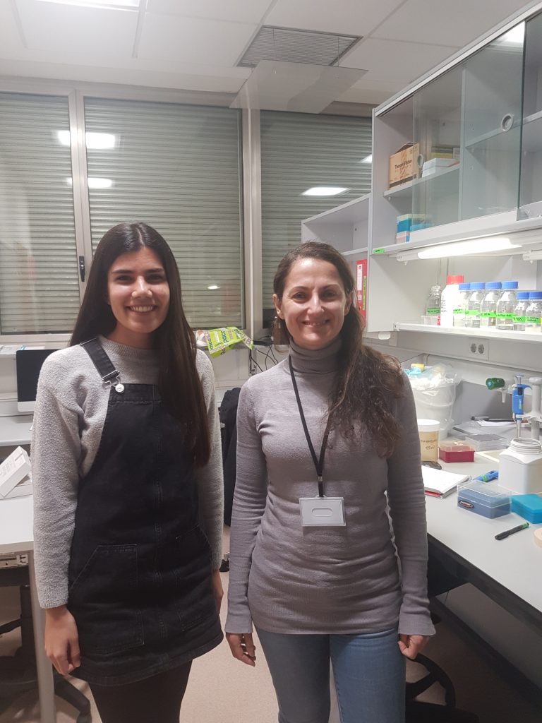 Sandra Blanco Lab (@sblancolab) on Twitter photo She was the first member in the Lab5. The picture was taken soon after the lad started at <a href="/ciccancer/">Centro de Investigación del Cáncer/CSIC-USAL-FICUS</a> Keep an eye on Judith. She is a rising star. Good luck Judith with your new adventure at <a href="/Cambridge_Uni/">Cambridge University</a> We will miss you too! She was the first member in the Lab5. The picture was taken soon after the lad started at <a href="/ciccancer/">Centro de Investigación del Cáncer/CSIC-USAL-FICUS</a> Keep an eye on Judith. She is a rising star. Good luck Judith with your new adventure at <a href="/Cambridge_Uni/">Cambridge University</a> We will miss you too!