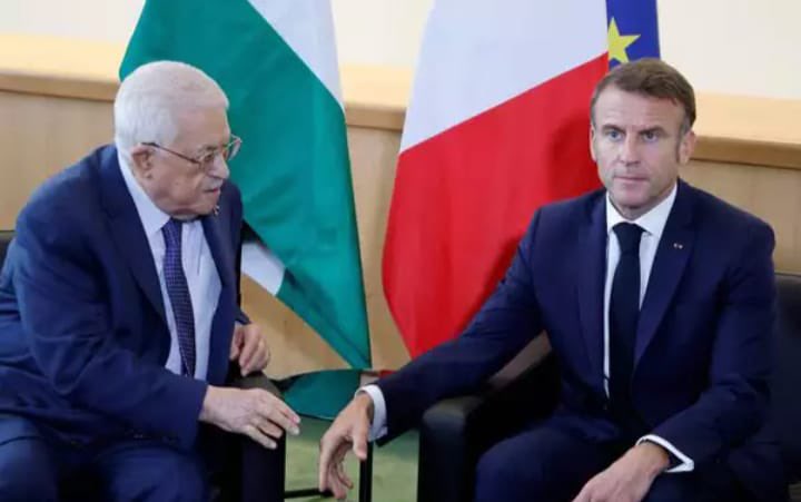 La France de Macron devient la porte parole de l’antisémitisme 
La voilà exiger la « déradicalisation »… des manuels israéliens !
La belle affaire de reprendre la rhétorique des antisemites 
À l’ONU, Paris – main dans la main avec Riyad – ose demander à Israël de « réviser ses