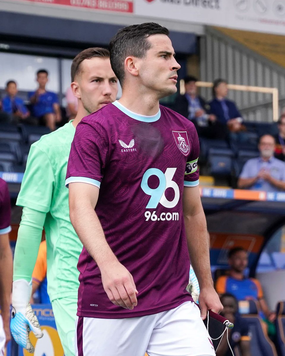 Great to see Ireland midfielder Josh Cullen will lead Burnley out in the Premier League this season. 👏 ☘️ 
eireguide.substack.com/p/josh-cullen-…
