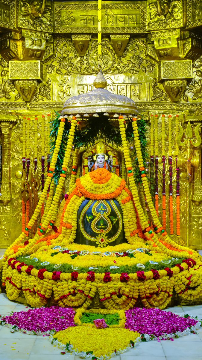 श्री सोमनाथ महादेव मंदिर,
प्रथम ज्योतिर्लिंग - गुजरात (सौराष्ट्र)
दिनांकः 31 जूलाई 2025,श्रावण शुक्ल सप्तमी - गुरुवार
पीले पुष्प का श्रृंगार
07254509
#somnath #mahadev #shivji
#bhakti #somnathlivedarshan #somnathtemple