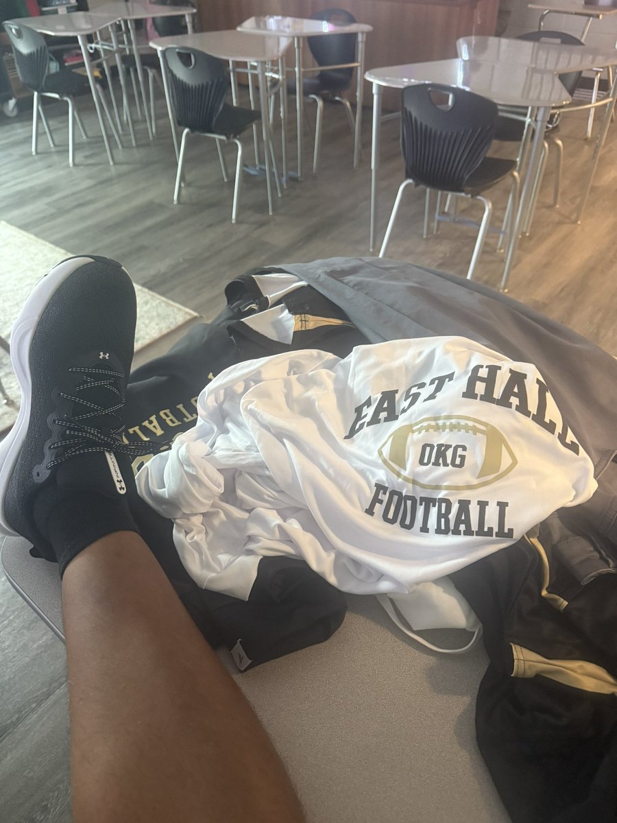 Gil Espinoza (@coach_espi) on Twitter photo Christmas in July!!!
#CoachesGear #Together Christmas in July!!!
#CoachesGear #Together