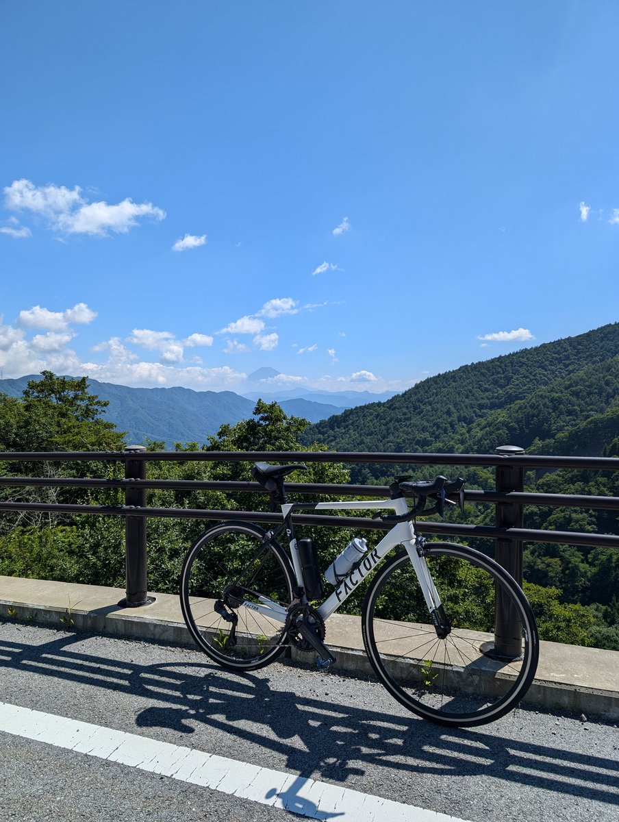 kabuto623's tweet photo. 今日は久しぶりにロングライド！
笹子峠は日陰が多くて涼しかったけど、柳沢峠はお昼になってしまい日陰も少なく地獄のヒルクライムに… https://t.co/tgTunIVC9M