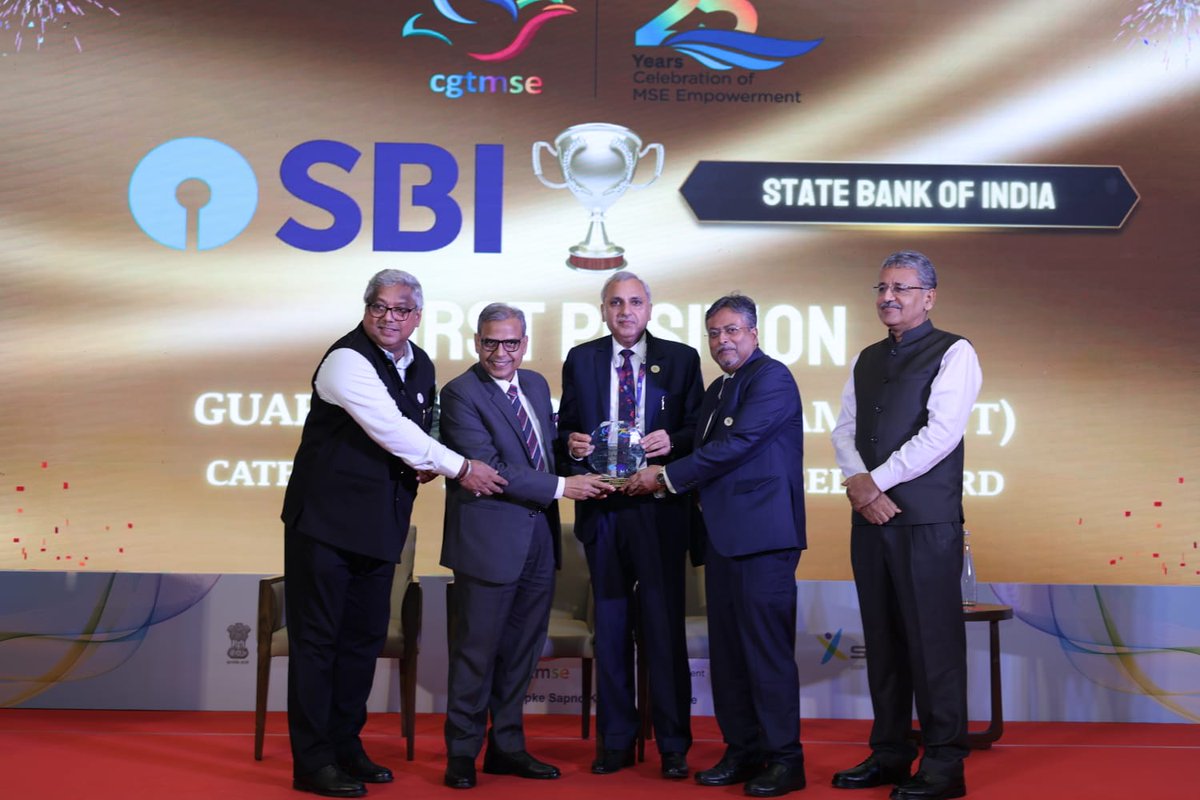CGTMSEOfficial's tweet image. 🎉 CGTMSE Silver Jubilee Celebration | Honouring Member Lending Institutions 🏆
📍 Mumbai | July 31, 2025
Celebrating 25 years of empowering India&apos;s Micro and Small Enterprises, CGTMSE marked its Silver Jubilee by honouring top-performing Member Lending Institutions (MLIs) for…