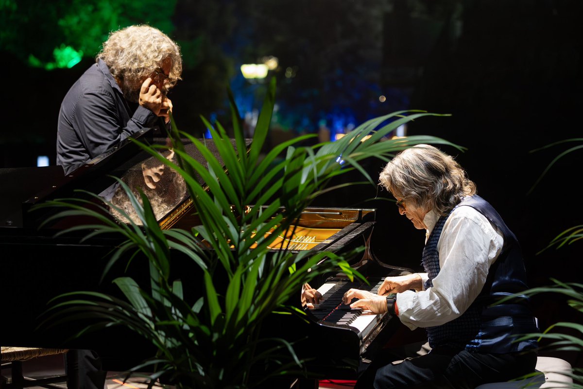 Seguro que Paco está orgulloso allí arriba después de lo que presenciamos anoche en nuestro pequeño oasis ✨

Un homenaje a la altura del más grande, con un elenco increíble de flamencos 🙌

📸: Fer González