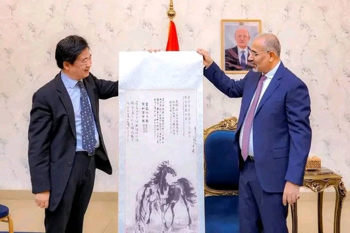 السفير الصيني في لقاء مع الزبيدي بعدن. عدن هي محطة رئيسية في طريق الحرير الصيني البحري.

#عدن #الجنوب_العربي #المجلس_الانتقالي_الجنوبي 
#حضرموت_تقرر_مصيرها 
#الصين