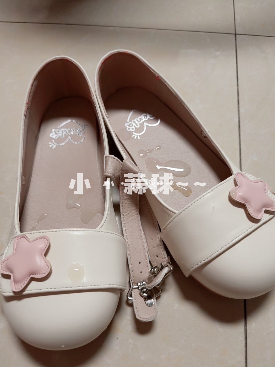 #lo鞋 #lo #原味 #棉袜 #丝袜 #舔脚 #袜子 #鞋交 #鞋 #鞋控 #骚货大赏 #萝莉 #御姐 #白丝萝莉 #玛丽珍鞋 #扫楼打胶 #玩鞋 #射鞋 #内衣 #原味鞋 #平底鞋 #猪腰子鞋