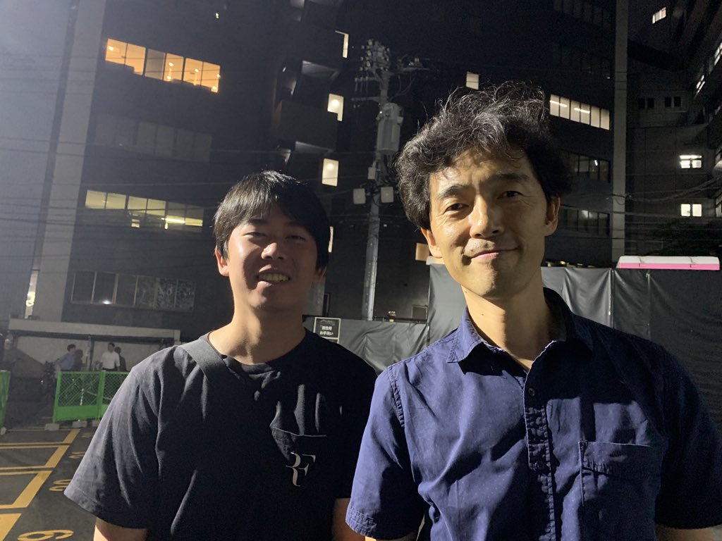 miwaku_da's tweet photo. 佐藤信介　監督
(キングダム、今際の国のアリス、GANTZ)

堤幸彦　監督
(SPEC、20世紀少年)

挨拶して、名刺交換して、僕の作品も観てくださるようだ。こんな幸せなことあるか！ https://t.co/oThiSsUNEi