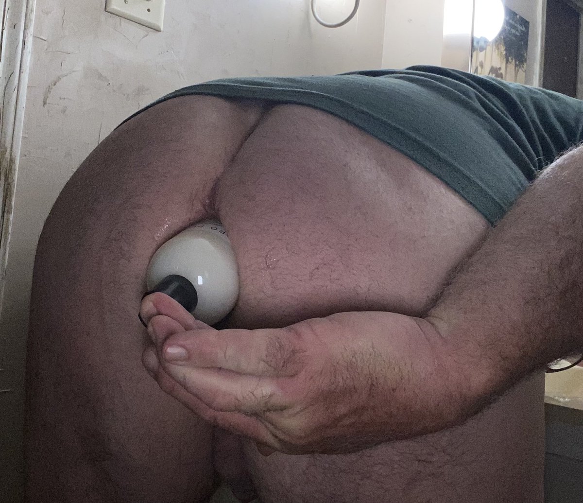 loadswapperNIP's tweet photo. When you don’t have a plug or toy close by and the urge hits you for something big and hard …..guess the conditioner bottle will have to do! #slackhole #assplay #bttmslut #fistee https://t.co/xbSTDbo3UC