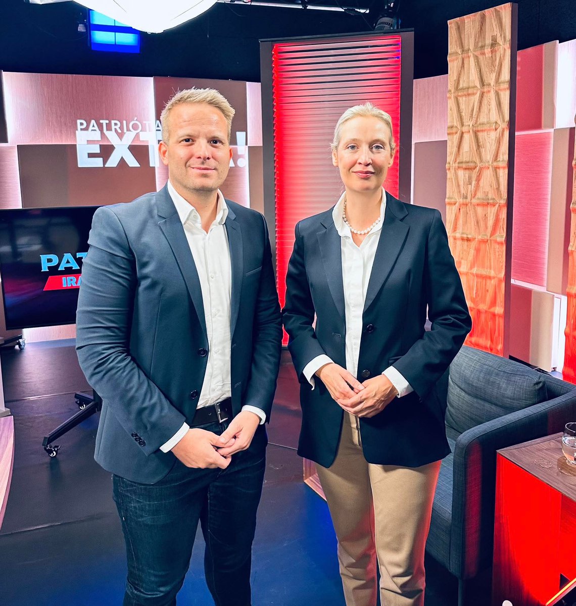 lipsisimogato's tweet photo. ❤️👍A németek is rengetegen nézik az  Alice Weidel intejút! Brutális!

A teljes interjút itt tudjátok megnézni magyarul:

https://t.co/3elqEKMI61 https://t.co/ZRvlYZm0z4