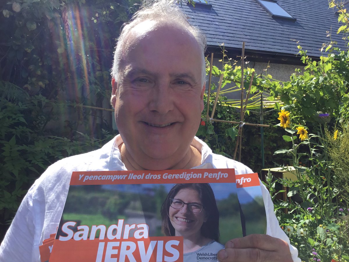 Out and about in Borth this morning delivering for Sandra Jervis, our lead Lib Dem candidate for Ceredigion Penfro in next year’s Senedd elections.