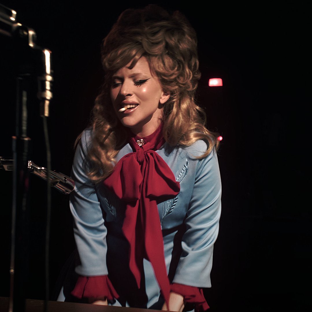 Renx22_'s tweet image. Spotify Daily Top Songs – Global

#9 (+1) Die With A Smile – 3.835.276

[+50k vs yesterday, +335k vs last week]