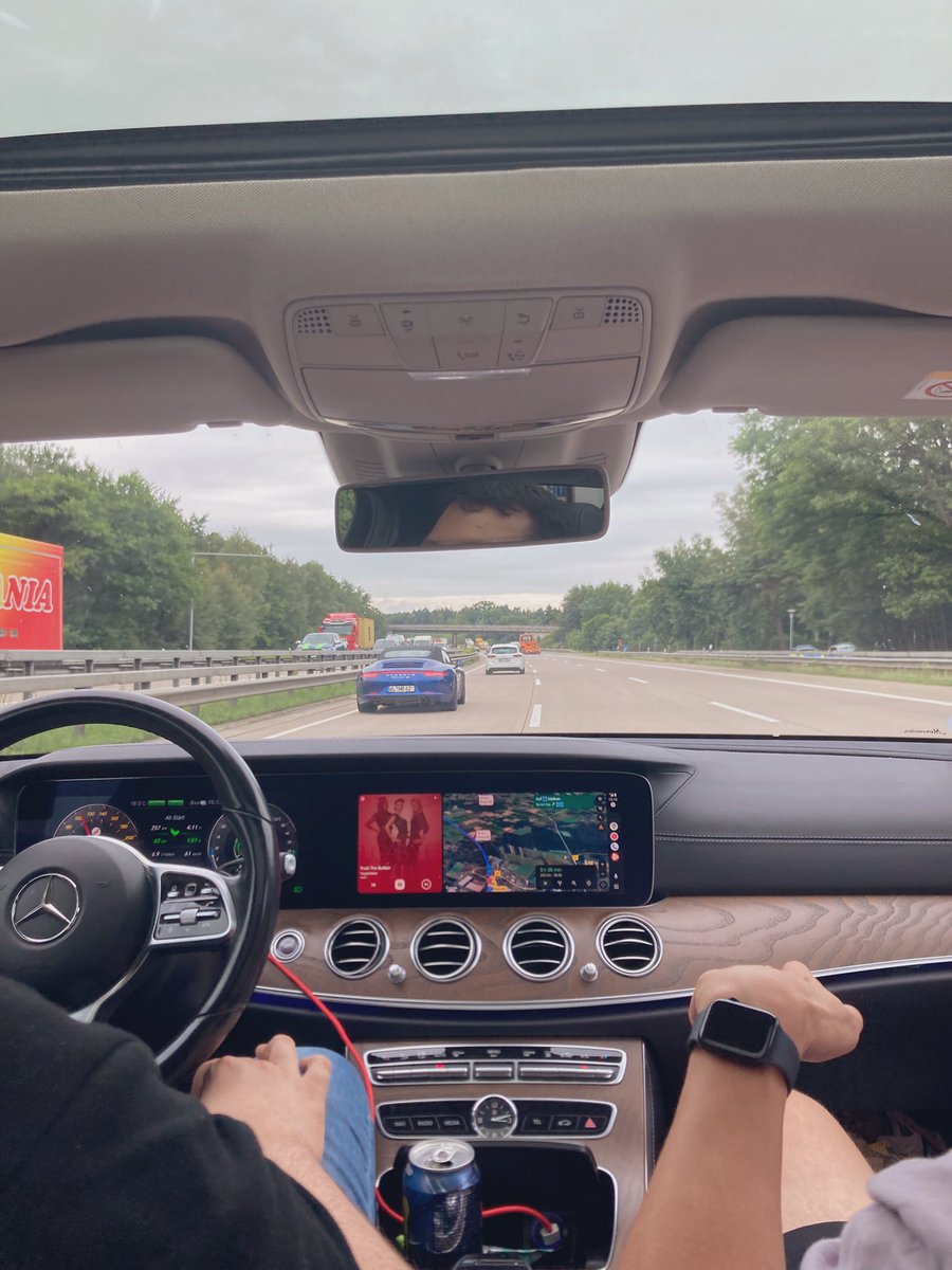 höchst motiviert geht’s in den nächsten Stau Richtung #IEMCologne2025 <a href="/CPLAYgg/">CPLAY</a> <a href="/der_aless/">Alessandro Orth</a> <a href="/Fr0od0/">Fropz</a> <a href="/K3v1999/">K3v</a> <a href="/SoosiLOL/">Soosi</a> 👁️👄👁️