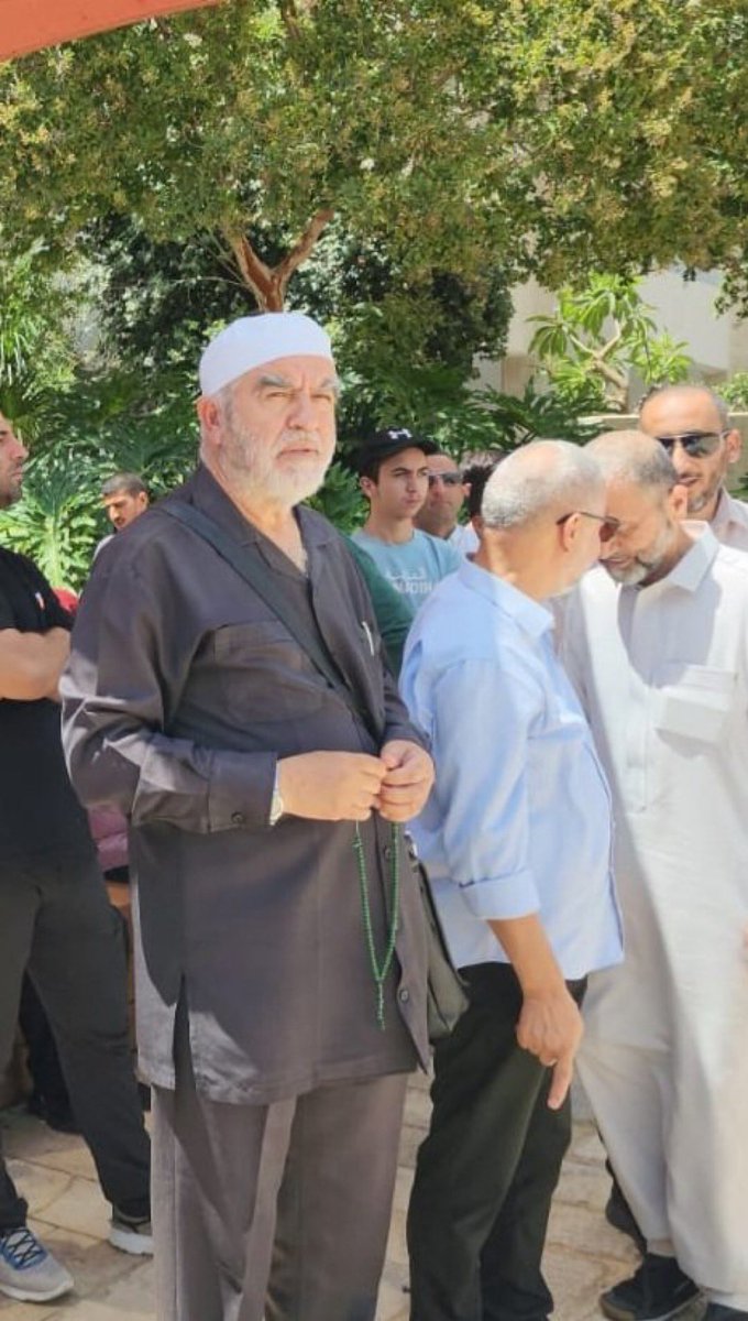 الاخواني رائد صلاح
في مظاهرة الاخوان المسلمين فرع اسرائيل، من امام السفارة المصرية في تل ابيب،للمطالبة بوقف الحرب الاسرائيلية على غزة..الاخوان اخترعوا نوع جديد من الحهاد ممكن نسميه اصطلاحا ، جهاد المنايk..😐