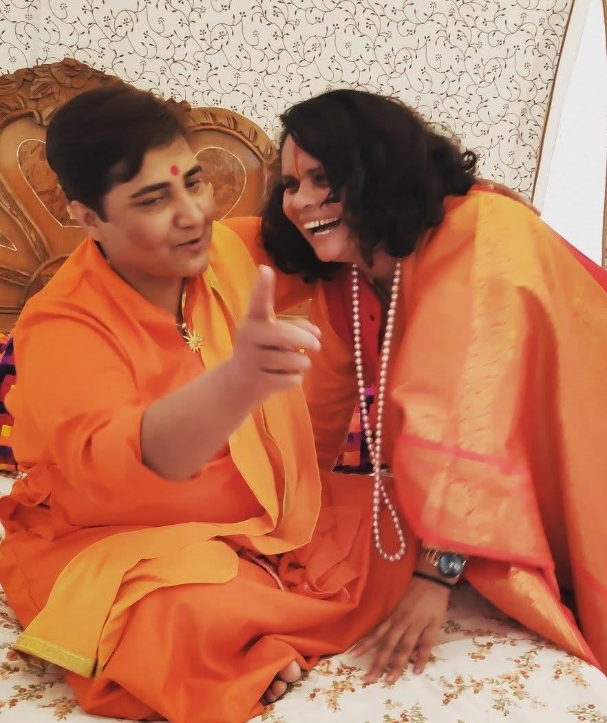 आज़ "कांग्रेसी आतंकवाद" की छाती पर भगवा लहराया है ।