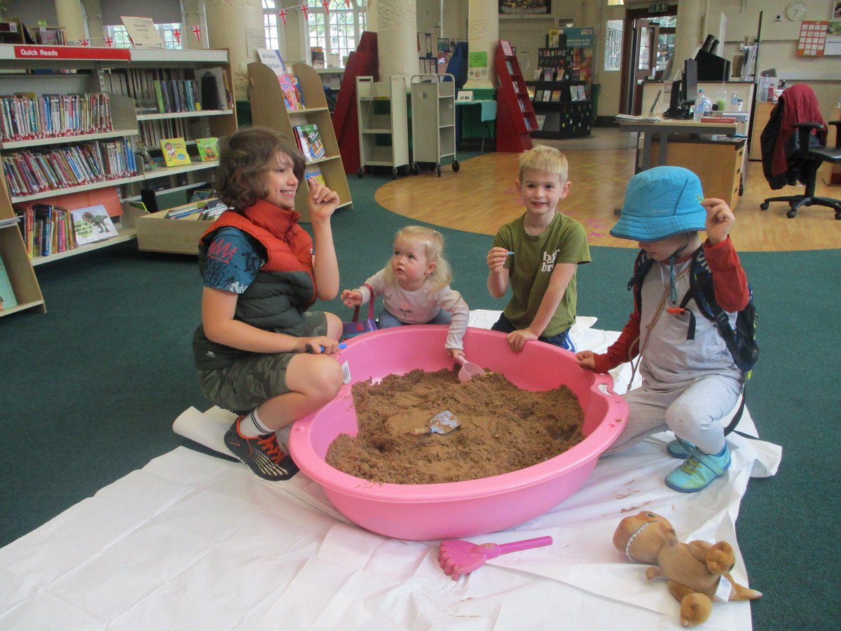 LancsLibraries's tweet image. Our #RawtenstallLibrary young archaeologists took part in a dino dig to celebrate the #FestivalOfArchaeology