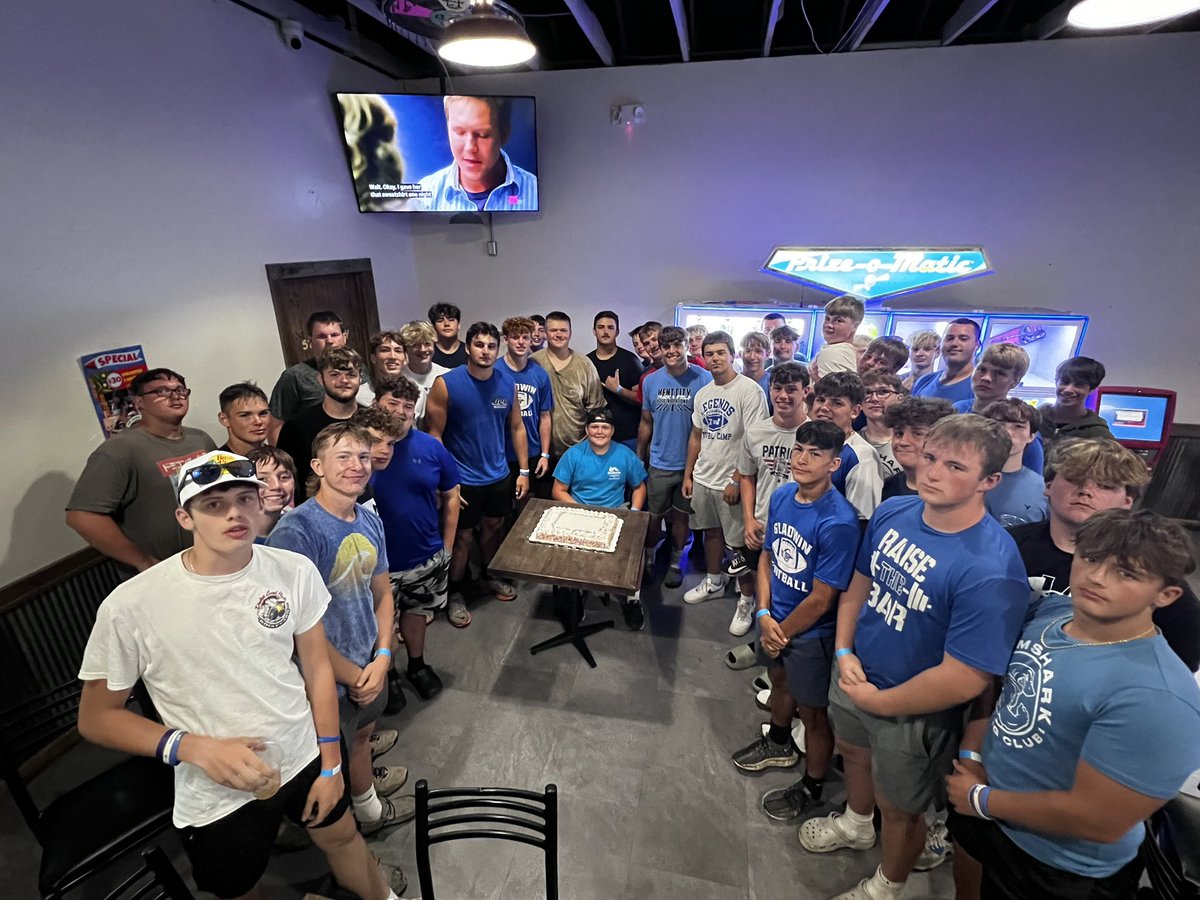 On the final night of team camp, we broke out the putters, ripped around the go-cart track, played laser tag, and even celebrated a birthday. Great way to end a tremendous 4 day team camp. Bring on the 2025 season! #EAT #TheHunt