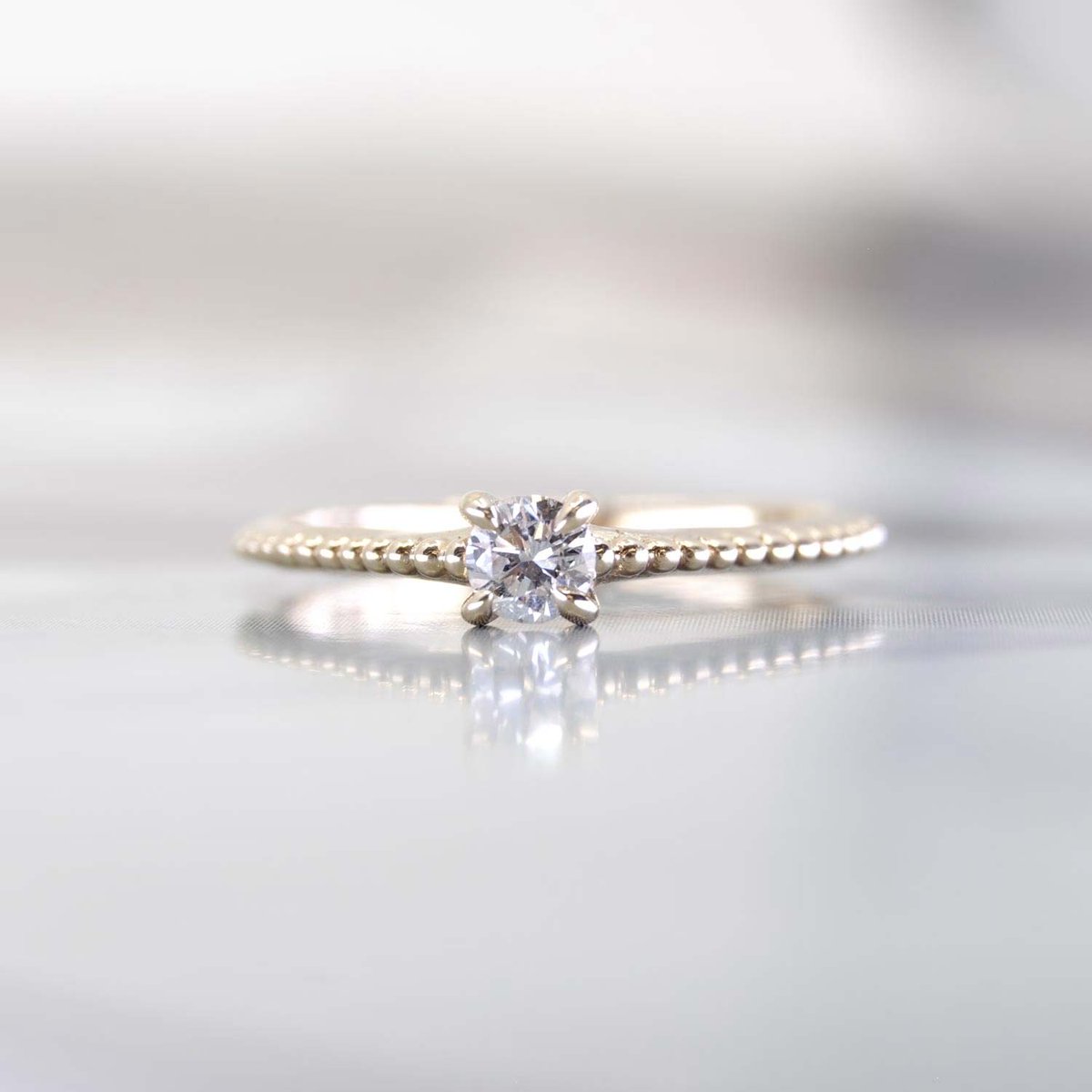 wim_geel's tweet photo. 💛 Perfect als verlovingsring of stijlvol accent voor elke dag.
#Annecy #Verlovingsring #Geelgoud #Diamant #SolitairRing #TijdloosSieraad #GaanTrouwen https://t.co/eAHscMGjv9