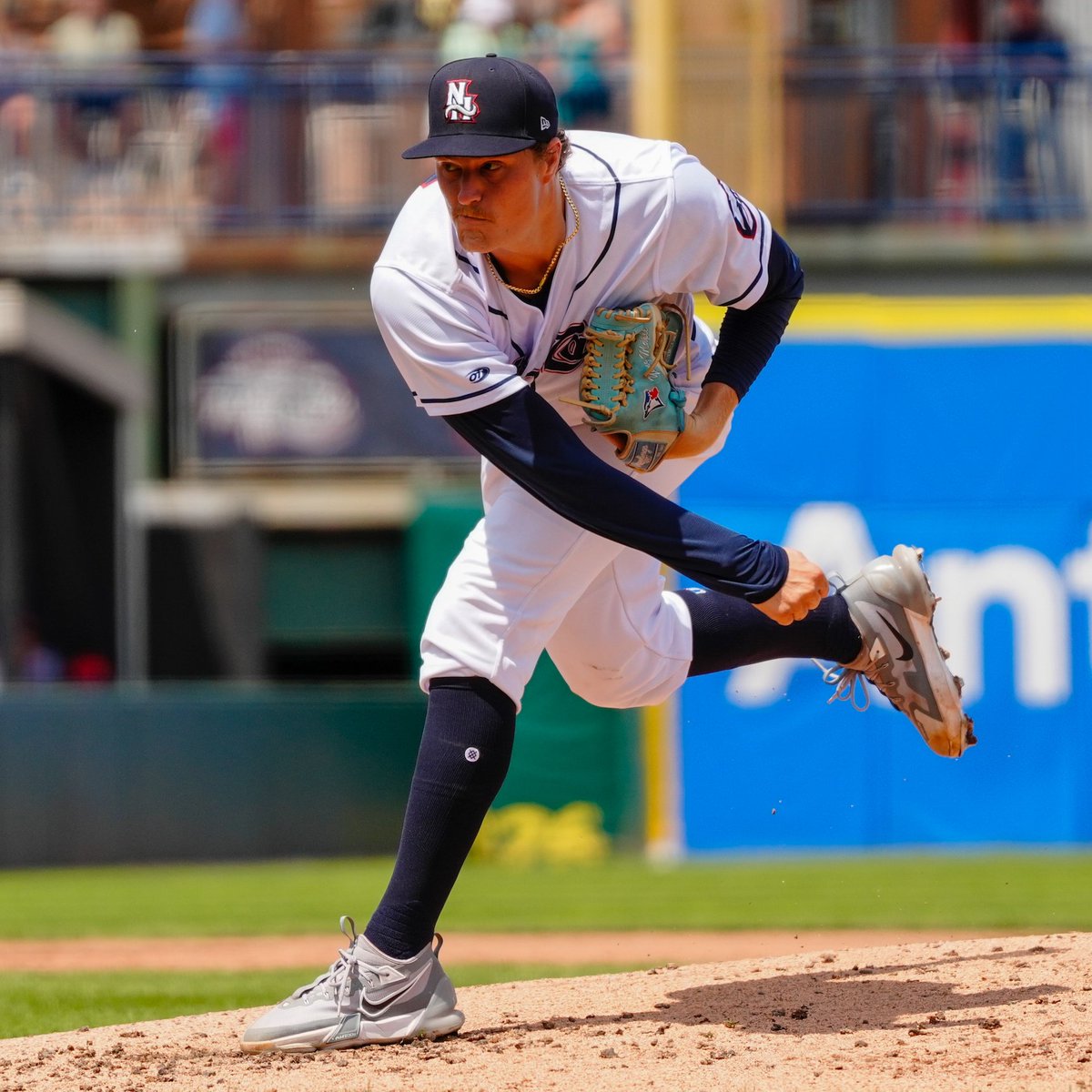 MLBPipeline's tweet photo. The @CleGuardians are acquiring Blue Jays No. 5 prospect Khal Stephen for Shane Bieber, per @jonmorosi.

The 2024 second-round pick has a 2.06 ERA across three levels this season: https://t.co/SsKHt5eP5B https://t.co/qhaeBDx6SH