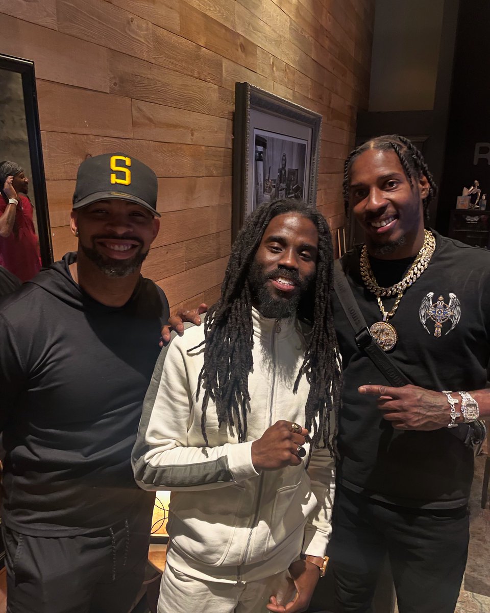 RootsLewis's tweet photo. That time I met NFL player @TracyWalkerIII x actor Syd Square! https://t.co/H1LTNlxwLj