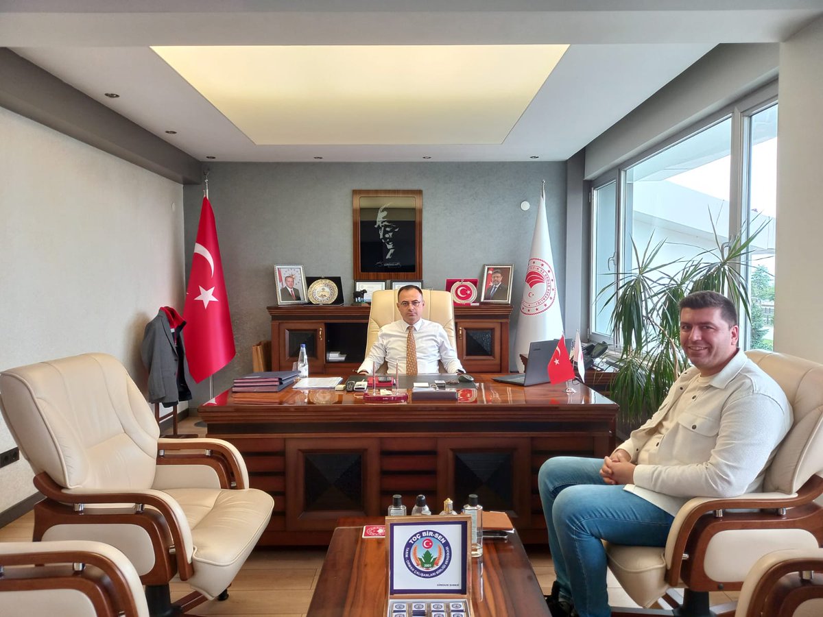 Yağlıdere İlçe Tarım ve Orman Müdürü Kadir ÇAKIR, İl Müdürümüz Mustafa Ensar YILMAZ’ı makamında ziyaret ederek hayırlı olsun temennisinde bulundular.