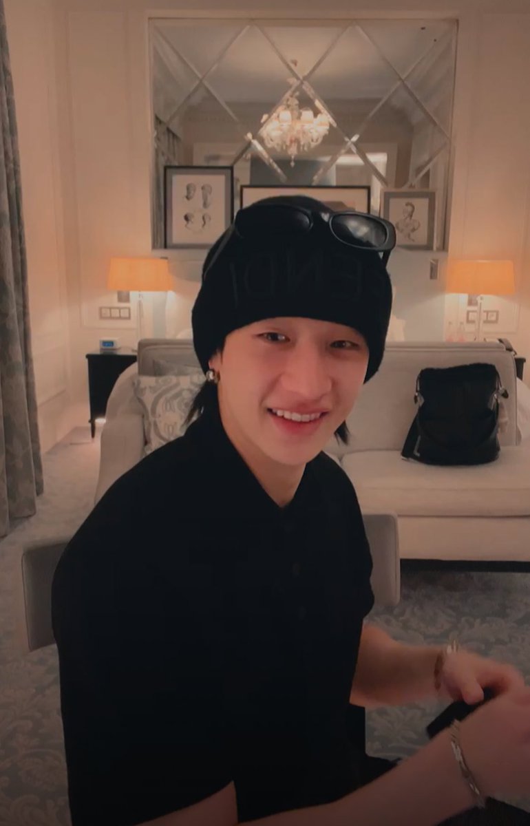 TVstayinfo's tweet photo. 🐺 | Traducciones del live de Bang Chan en Instagram

#BangChan #방찬 #バンチャン https://t.co/4SS4MPgzp6