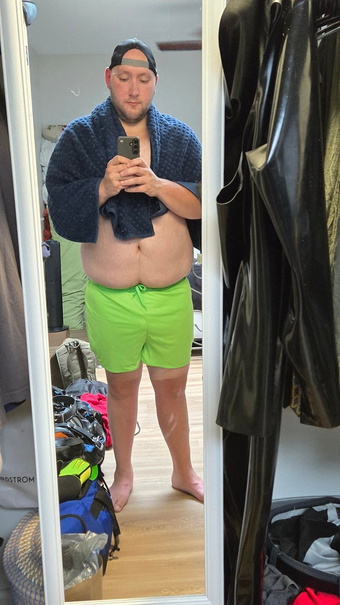 If this gets 50 likes by the end of the weekend I'll go to hollywood beach in this outfit (with very visible cage line). 
Ofc, Chicago peeps will be invited to join xP